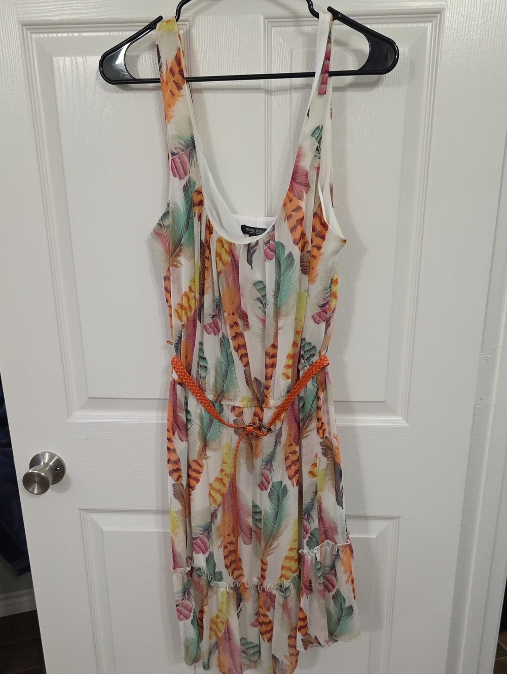 Bisou Bisou White Midi Dress with Multicolor Feather Print